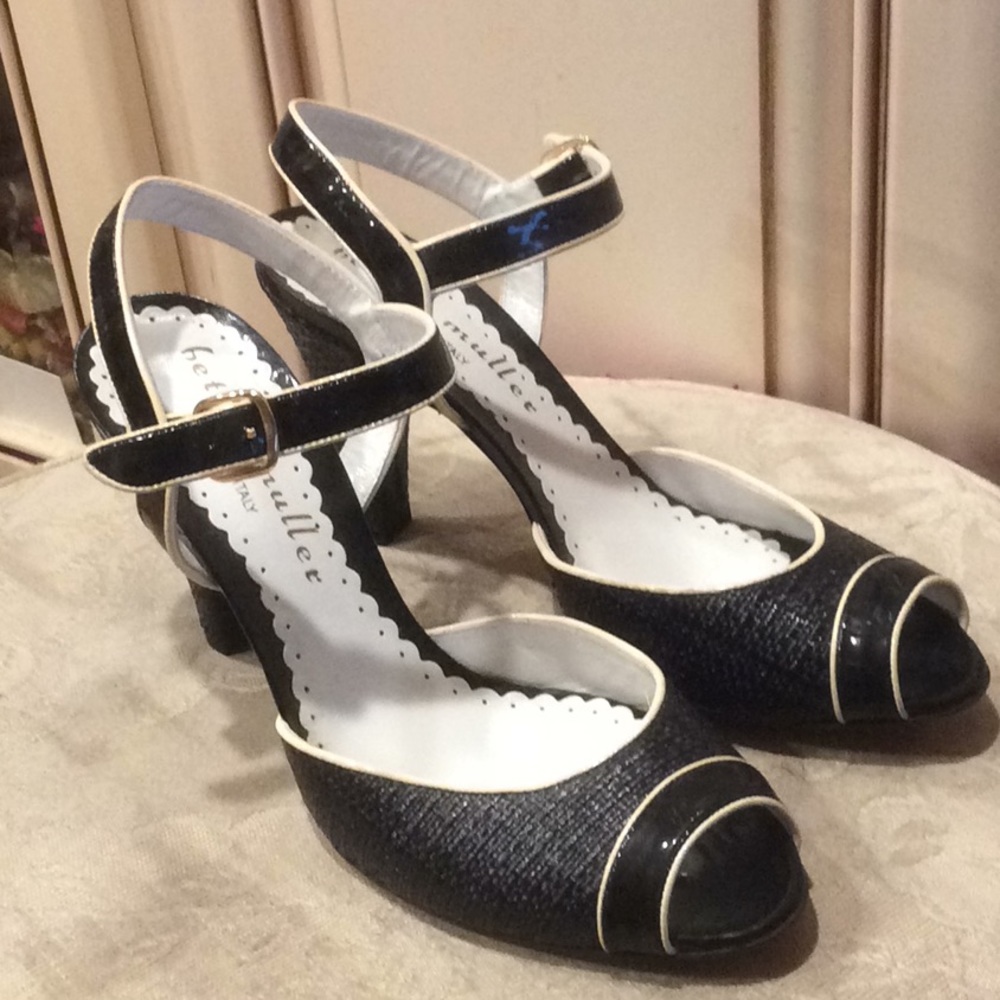 New Bettye Muller black shoes Sz 39.5 3” heel